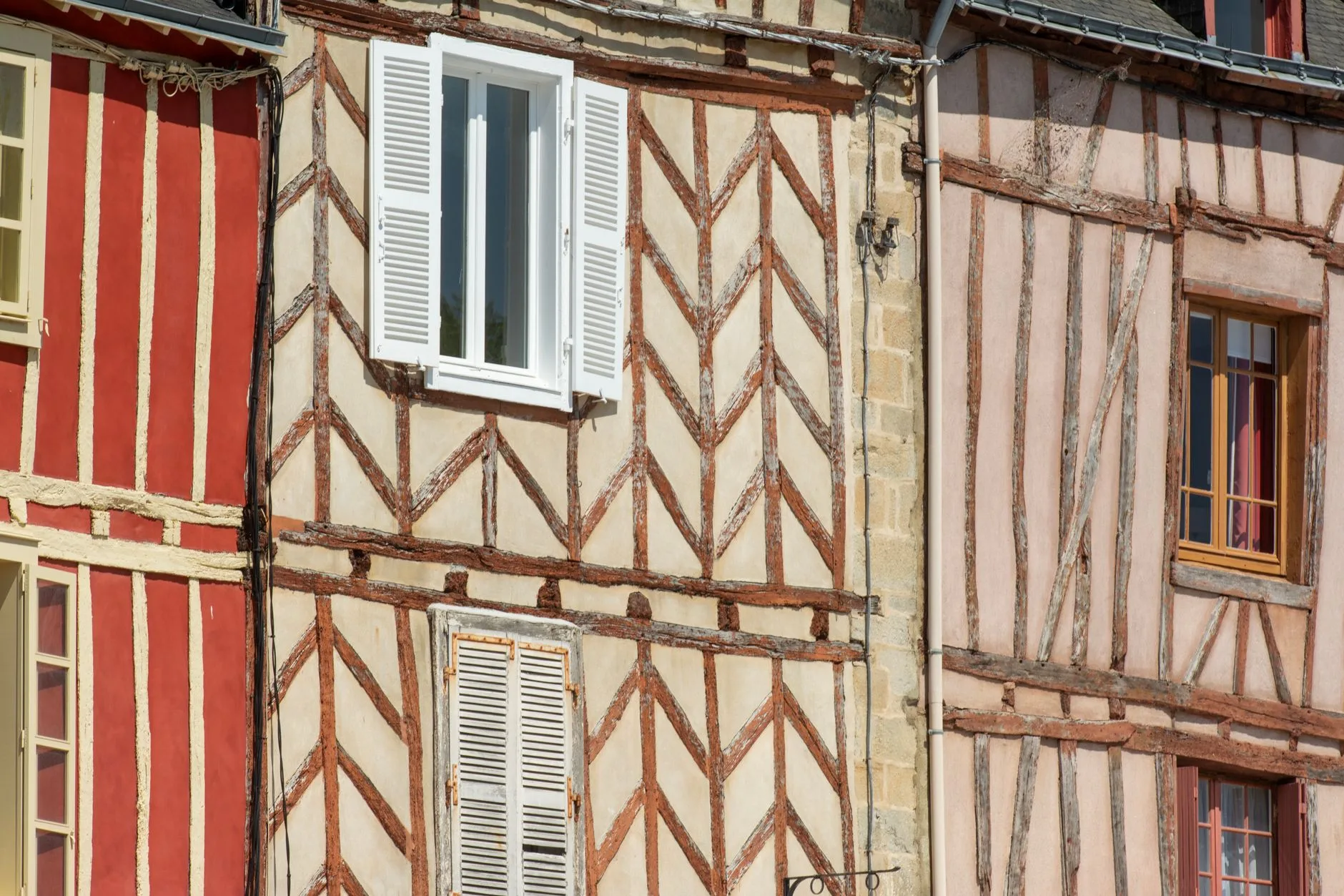 Maisons à pans de bois décorées dans le centre historique de Rennes